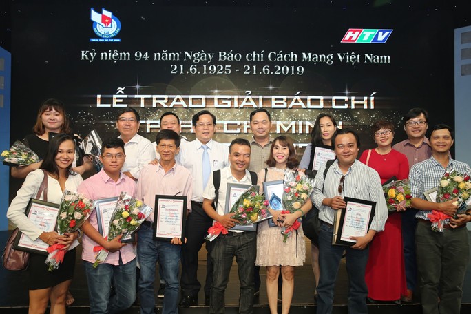 Báo Người Lao Động - Dấu ấn 44 năm qua giải thưởng báo chí - Ảnh 1.