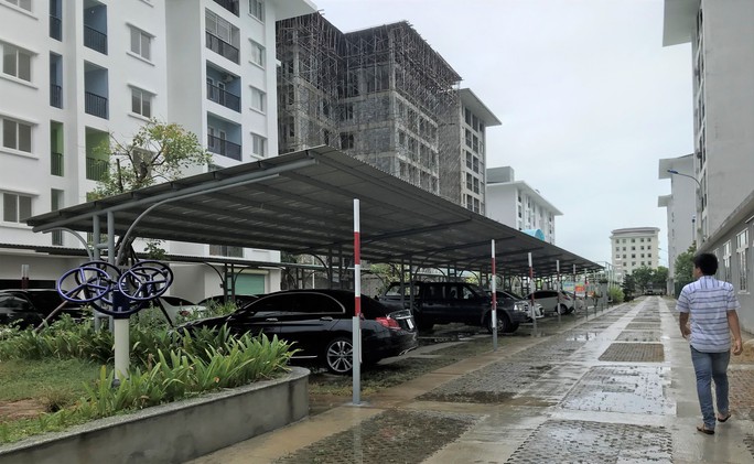 Lập đoàn kiểm tra liên ngành vụ bãi giữ xe “chặt chém” - Ảnh 1.