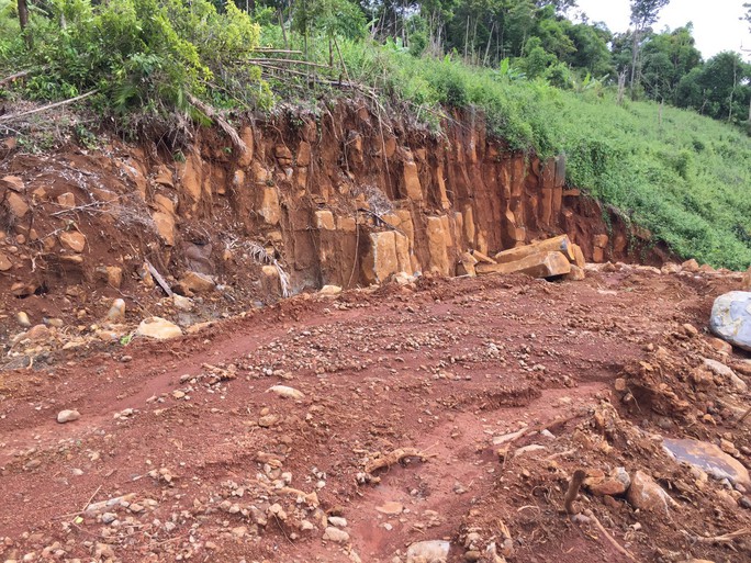 Điều tra vụ khai thác khoáng sản trong rừng do quân sự quản lý - Ảnh 2.