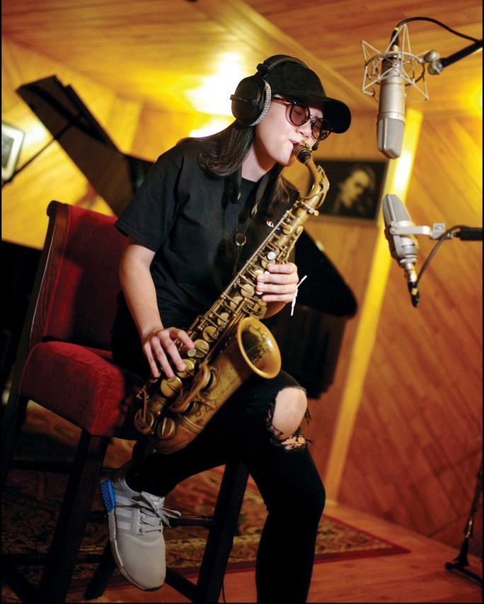 Con gái nghệ sĩ saxophone Trần Mạnh Tuấn vượt mặt bố - Ảnh 4.