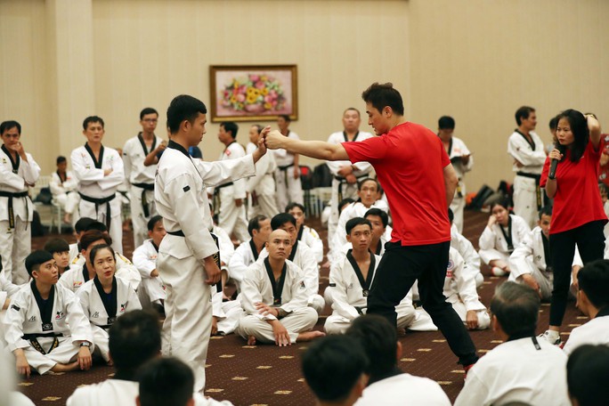 Chuyên gia tự vệ DK Yoo: Võ thuật Việt Nam là nghệ thuật cận chiến - Ảnh 1. Chuyên gia tự vệ DK Yoo: Võ thuật Việt Nam là nghệ thuật cận chiến - Ảnh 1.
