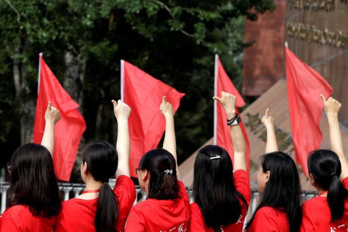 Trung Quốc tăng cường bắt giữ và trục xuất giáo viên nước ngoài - Ảnh 1.