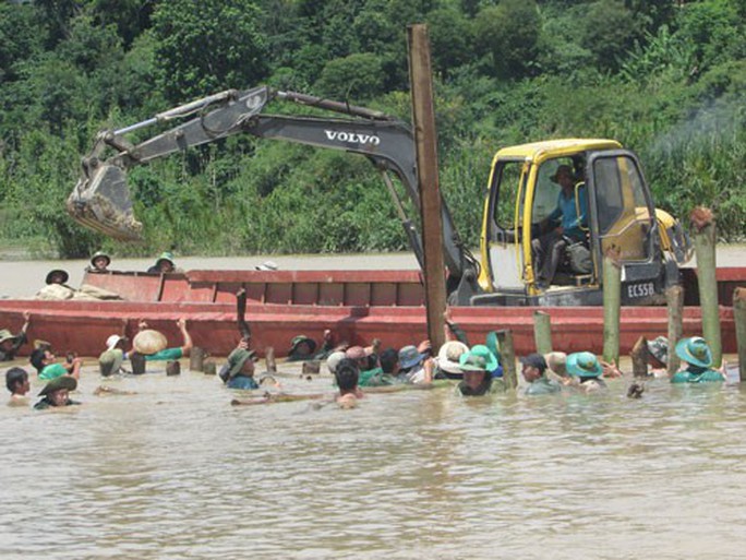 Vỡ đê bao, 1.000 ha lúa chìm trong nước - Ảnh 1. Vỡ đê bao, 1.000 ha lúa chìm trong nước - Ảnh 1.