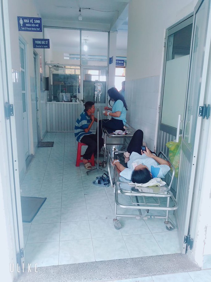 Vụ xịt thuốc diệt mối mọt: Thêm nhiều công nhân nhập viện - Ảnh 1. Vụ xịt thuốc diệt mối mọt: Thêm nhiều công nhân nhập viện - Ảnh 1.