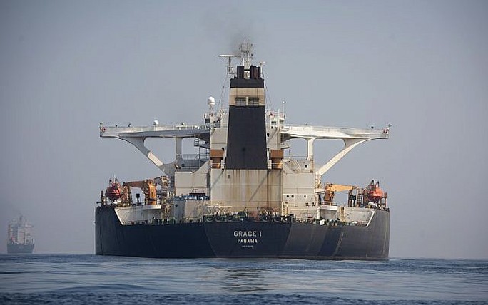 Mỹ quyết không tha tàu chở dầu Iran - Ảnh 1.