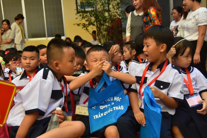 Phóng sự ảnh: Chào lớp 1 - Ảnh 6. Phóng sự ảnh: Chào lớp 1 - Ảnh 6.