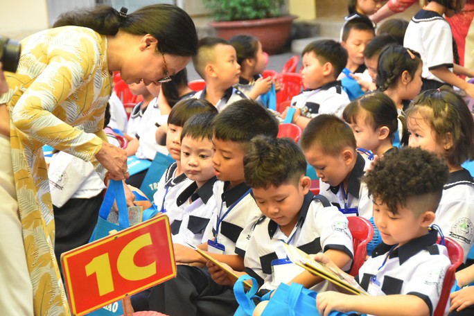 Phóng sự ảnh: Chào lớp 1 - Ảnh 4. Phóng sự ảnh: Chào lớp 1 - Ảnh 4.