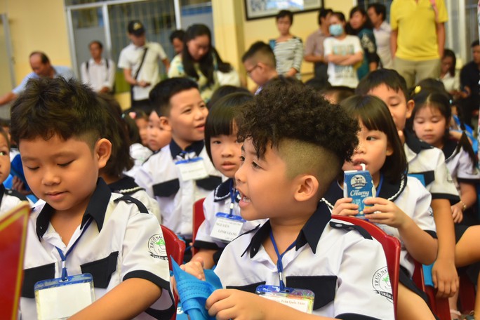 Phóng sự ảnh: Chào lớp 1 - Ảnh 3. Phóng sự ảnh: Chào lớp 1 - Ảnh 3.