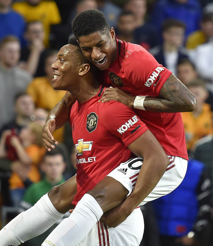 Paul Pogba đóng vai tội đồ, Man United mất thắng ở hang sói - Ảnh 4.