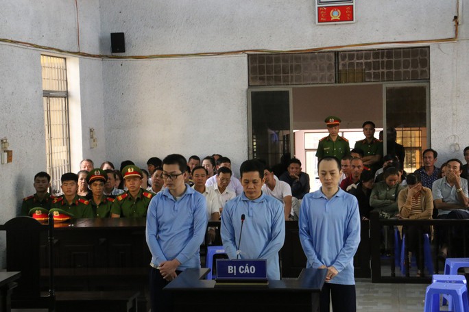 Ký há» sÆ¡ vay giùm, 45 nông dân bá» ngân hà ng Äòi hà ng trÄm tá» Äá»ng - Ảnh 1.