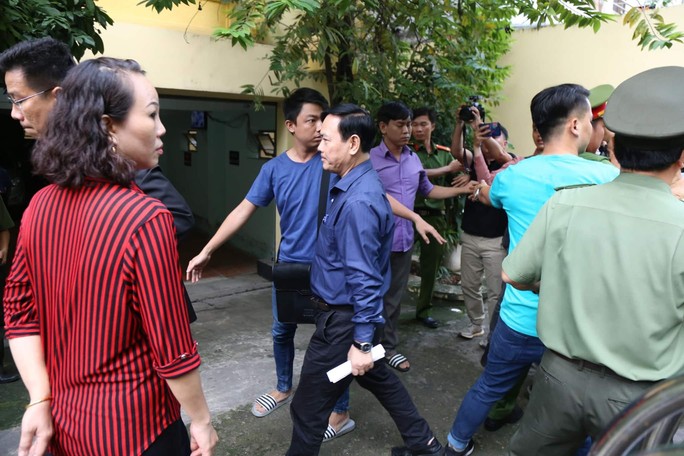 Ông Nguyễn Hữu Linh kháng cáo kêu oan ngay sau khi tòa tuyên án - Ảnh 1.