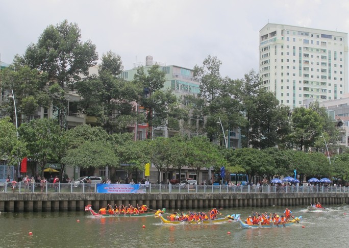 lễ hội đua thuyền