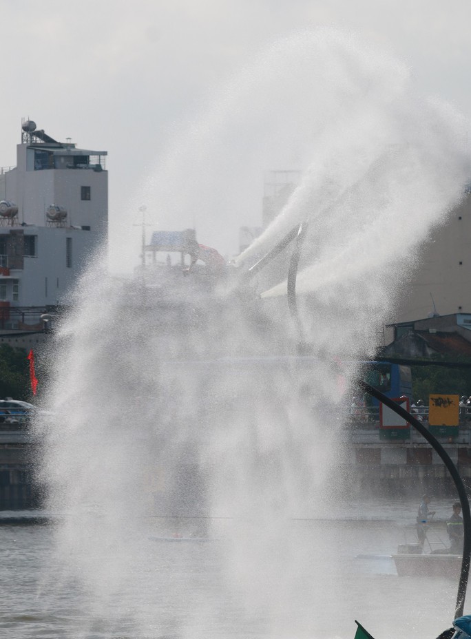 Tưng bừng đua thuyền rồng mừng Quốc khánh trên kênh Nhiêu Lộc - Ảnh 17.