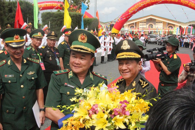 Hát vang bài ca hữu nghị Việt Nam đoàn kết Campuchia - Ảnh 4. Hát vang bài ca hữu nghị Việt Nam đoàn kết Campuchia - Ảnh 4.