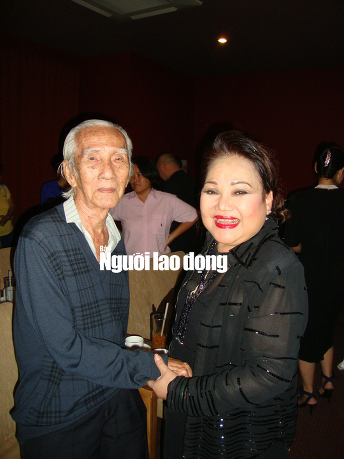 NSND Ngọc Giàu: Giữa Paris, tôi ca bài vọng cổ mừng Ngày Độc lập - Ảnh 1. NSND Ngọc Giàu: Giữa Paris, tôi ca bài vọng cổ mừng Ngày Độc lập - Ảnh 1.