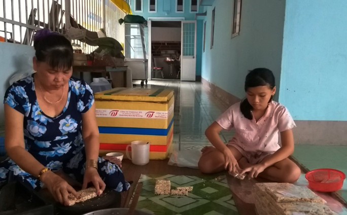 Bí quyết làm nên những hạt cốm thơm, giòn ở Cà Mau - Ảnh 4. Bí quyết làm nên những hạt cốm thơm, giòn ở Cà Mau - Ảnh 4.