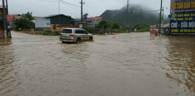 Nhiều tuyến đường ở Sơn La bị nhấn chìm do mưa lớn - Ảnh 19. Nhiều tuyến đường ở Sơn La bị nhấn chìm do mưa lớn - Ảnh 19.