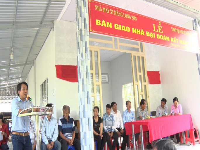 Báo Người Lao Động cùng trao 5 căn nhà đại đoàn kết tại Phong Điền - Ảnh 2.