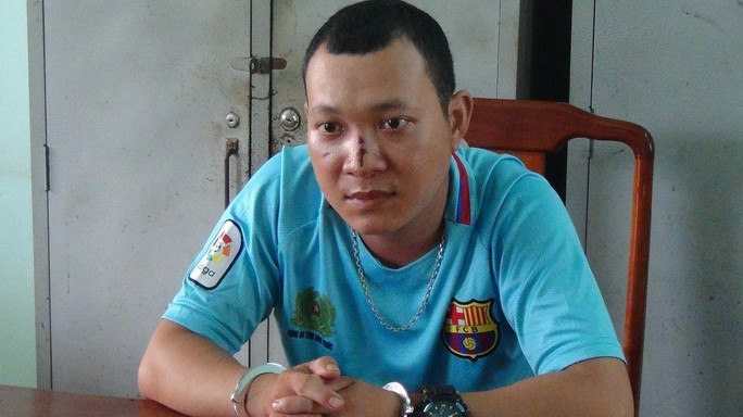 Hết tiền tiêu xài, giả làm cảnh sát giao thông hù dọa lấy tiền của người đi đường - Ảnh 1. Hết tiền tiêu xài, giả làm cảnh sát giao thông hù dọa lấy tiền của người đi đường - Ảnh 1.