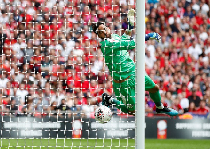 Thủ môn Bravo tỏa sáng, Man City bùng nổ ở Siêu cúp Anh - Ảnh 3.