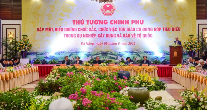 Thủ tướng Nguyễn Xuân Phúc gặp mặt, biểu dương các chức sắc tôn giáo tiêu biểu - Ảnh 2. Thủ tướng Nguyễn Xuân Phúc gặp mặt, biểu dương các chức sắc tôn giáo tiêu biểu - Ảnh 2.
