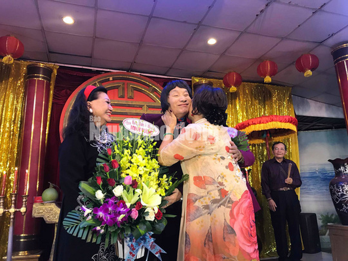 NSND Minh Vương tri ân đồng nghiệp trong ngày giỗ Tổ sân khấu - Ảnh 7. NSND Minh Vương tri ân đồng nghiệp trong ngày giỗ Tổ sân khấu - Ảnh 7.