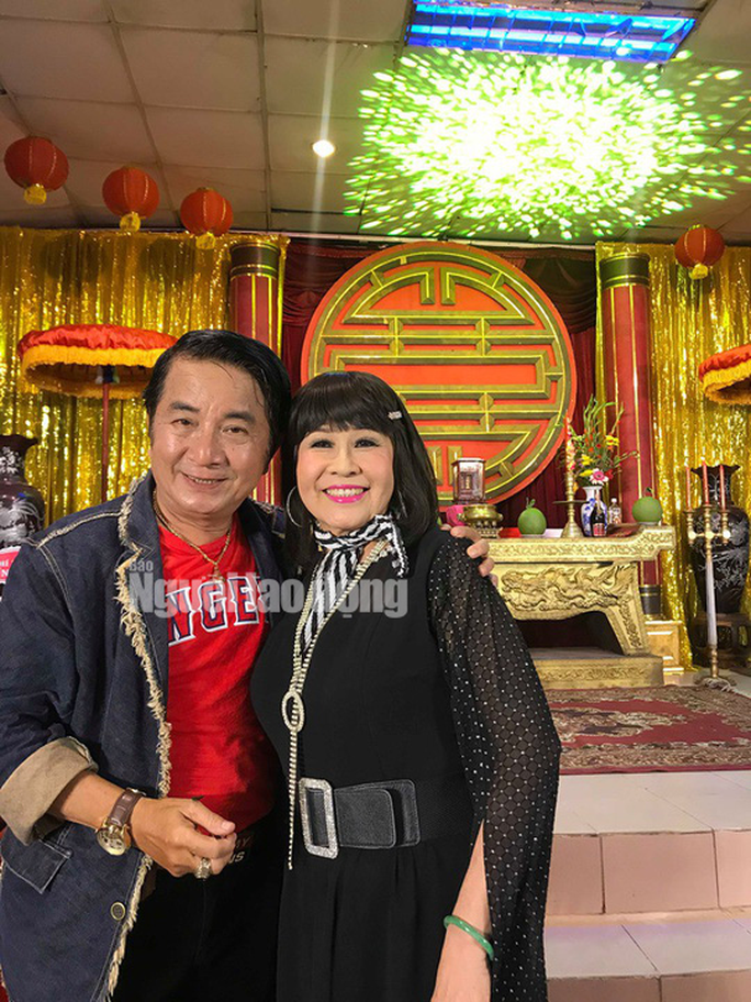 NSND Minh Vương tri ân đồng nghiệp trong ngày giỗ Tổ sân khấu - Ảnh 9. NSND Minh Vương tri ân đồng nghiệp trong ngày giỗ Tổ sân khấu - Ảnh 9.