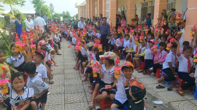 Báo Người Lao Động mang trung thu đến trẻ em nghèo Hậu Giang - Ảnh 14.