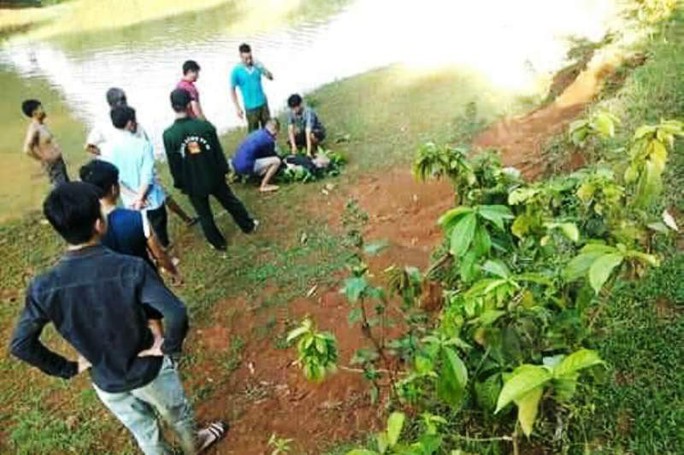 TÃ¡ há»a phÃ¡t hiá»n thi thá» ngÆ°á»i ÄÃ n Ã´ng ná»i trÃªn máº·t há» - áº¢nh 1.