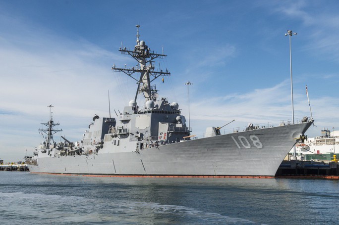 Mỹ điều tàu khu trục tới gần đảo nhân tạo trái phép của Trung Quốc ở biển Đông - Ảnh 1.