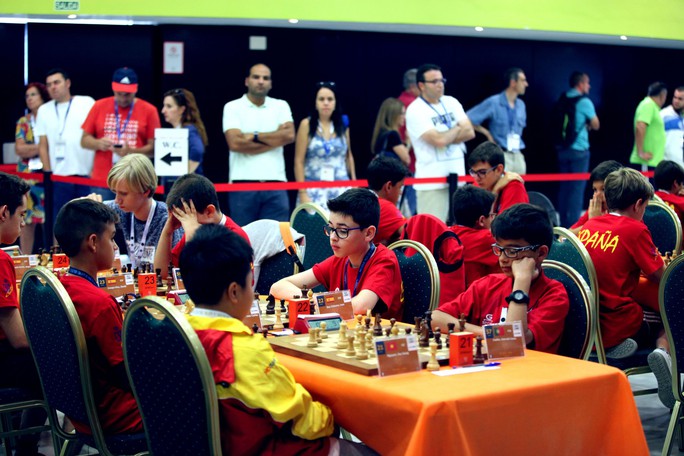 Kỳ thủ Nguyễn Thiên Ngân giành ngôi vô địch cờ vua trẻ thế giới - Ảnh 1.