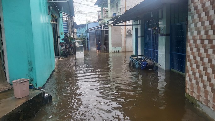 Phú Quốc lại sạt lở, ngập sâu sau cơn mưa lớn kéo dài - Ảnh 7. Phú Quốc lại sạt lở, ngập sâu sau cơn mưa lớn kéo dài - Ảnh 7.