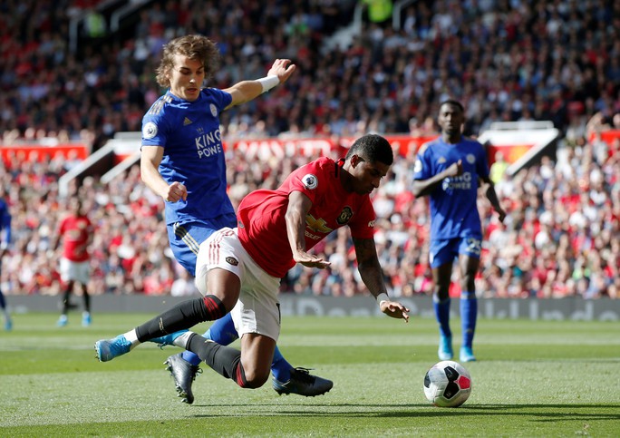 Man United thắng thót tim, Man City gục ngã trước tân binh Norwich - Ảnh 2.
