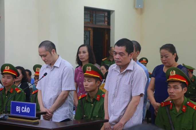 Hoãn phiên tòa xử vụ gian lận điểm thi ở Hà Giang - Ảnh 21.