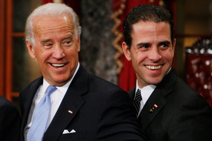 Ông Trump ép Tổng thống Ukraine điều tra con trai ông Biden? - Ảnh 1. Ông Trump ép Tổng thống Ukraine điều tra con trai ông Biden? - Ảnh 1.