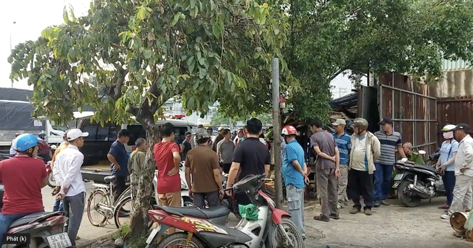 TP HCM: NgÆ°á»i ÄÃ n Ã´ng Äá»t tá»­ khi nghá» mÃ¡t ven ÄÆ°á»ng - áº¢nh 1.