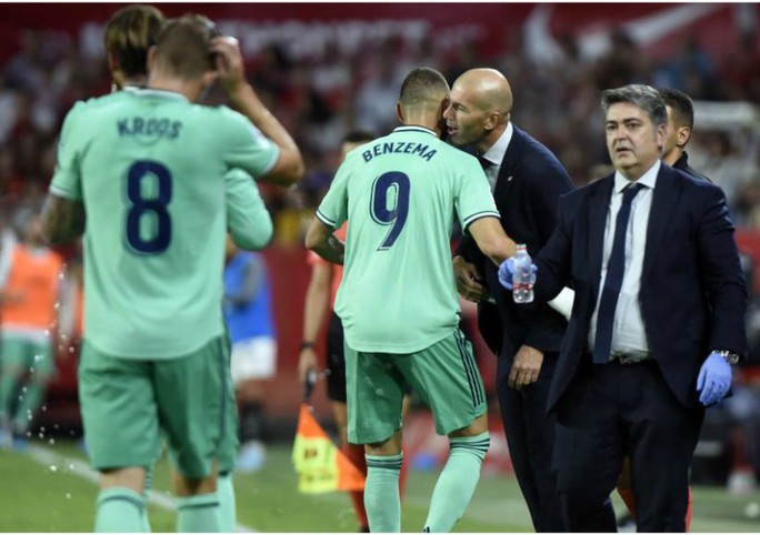 Karim Benzema cứu Zidane, Real Madrid lên nhì bảng La Liga - Ảnh 6.