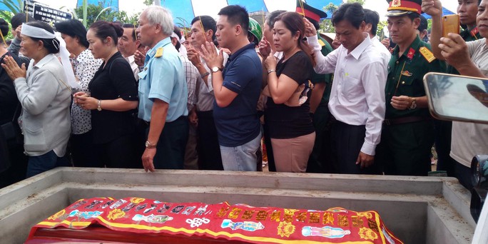 Nghẹn ngào tiễn Đại tá phi công Nguyễn Văn Bảy về với đất mẹ Lai Vung - Ảnh 14.