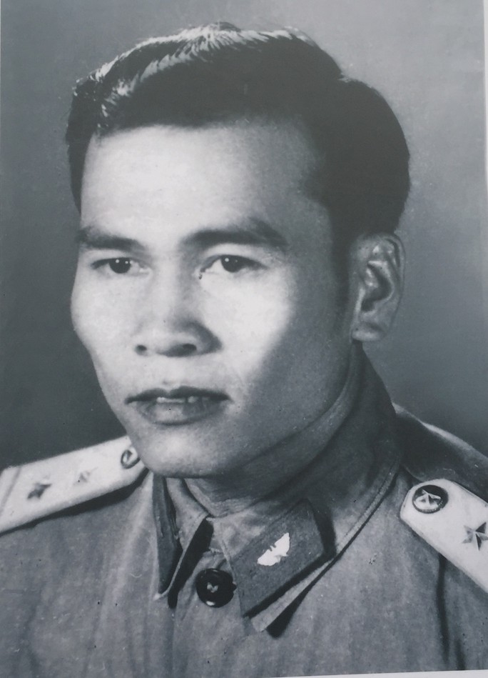7 tấm ảnh tư liệu về Anh hùng phi công “huyền thoại số 7” - Ảnh 4.