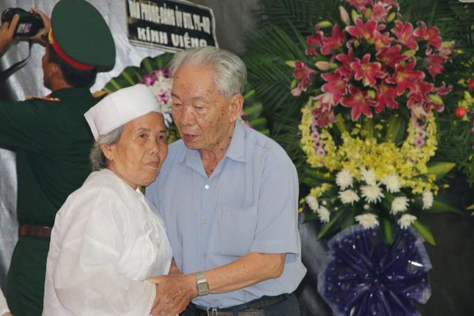 Nghẹn ngào tiễn Đại tá phi công Nguyễn Văn Bảy về với đất mẹ Lai Vung - Ảnh 13.