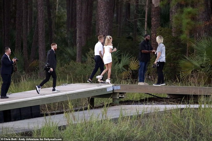 Justin Bieber và Hailey Baldwin đẹp đôi trước giờ cưới - Ảnh 6. Justin Bieber và Hailey Baldwin đẹp đôi trước giờ cưới - Ảnh 6.