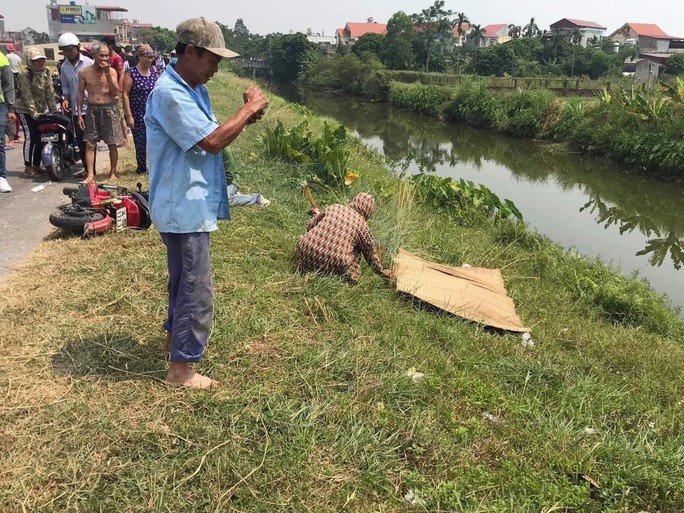 Xe tải chở cơm tông trực diện làm 2 học sinh tử vong, 3 người bị thương nặng - Ảnh 1.