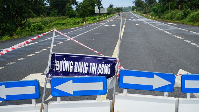 Đường tránh 250 tỷ vừa hoàn thành, nghiệm thu đã tan nát - Ảnh 9.