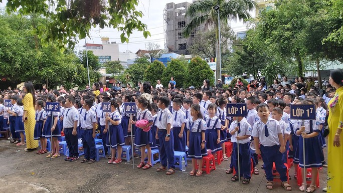 Bong bóng không bay lên trời trong ngày khai giảng - Ảnh 8.