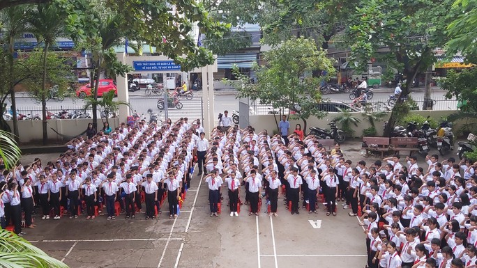 Bong bóng không bay lên trời trong ngày khai giảng - Ảnh 9.