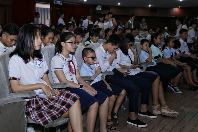 Chương trình “Học bổng Báo Người Lao Động”: Sẻ chia ấm áp - Ảnh 17.