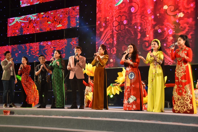 Gala Mai Vàng chào xuân 2020: Ấm áp nghĩa tình! - Ảnh 1.