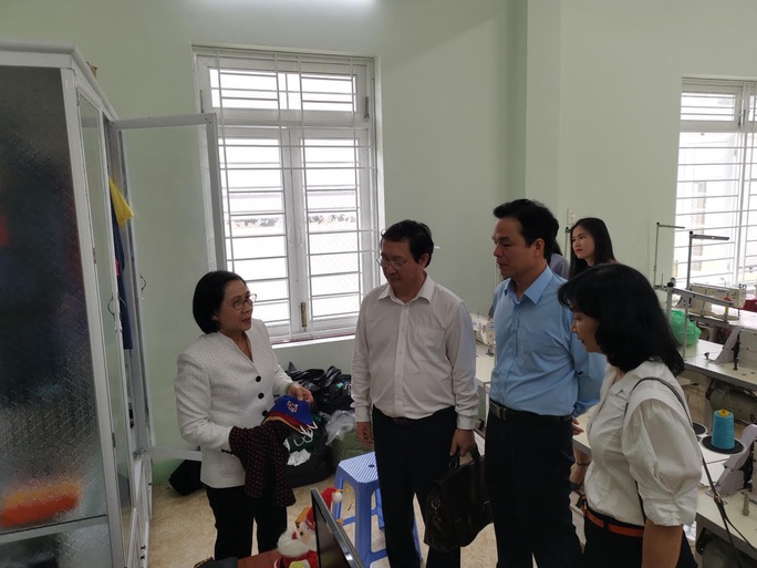 Trao hơn 100 suất học bổng và quà cho học sinh Trung tâm Võ Hồng Sơn - Ảnh 3.