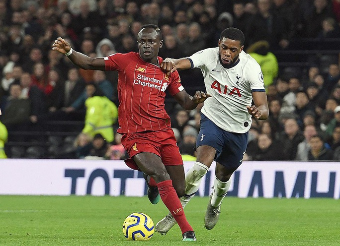 Hạ chủ nhà Tottenham, Liverpool chạm tay vào lịch sử - Ảnh 1.