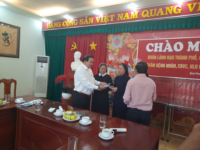 Đoàn công tác TP HCM chúc Tết, mong học viên cai nghiện sớm đoàn tụ gia đình - Ảnh 2. Đoàn công tác TP HCM chúc Tết, mong học viên cai nghiện sớm đoàn tụ gia đình - Ảnh 2.